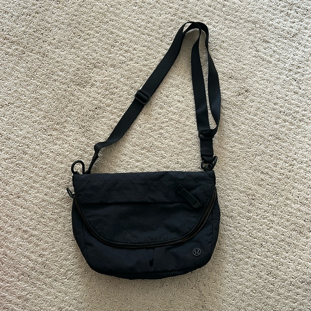 Lululemon black crossbody
